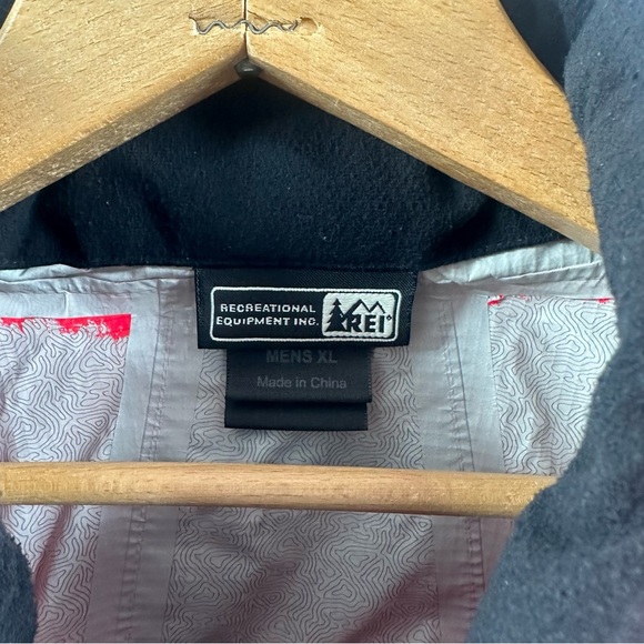REI Elements Men’s XL Red Rain Jacket / Windbreaker - Picture 4 of 8